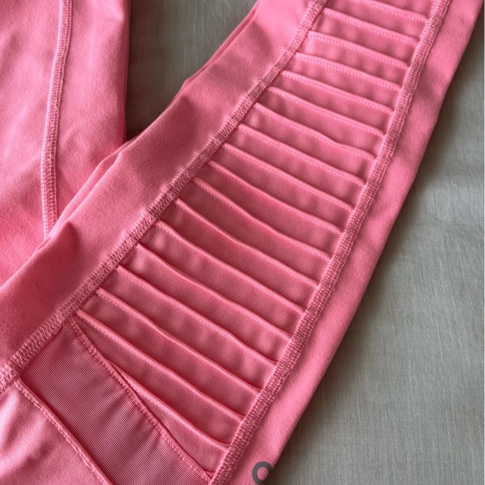 Alo Yoga pink leggings size Small - Picture 3 of 4